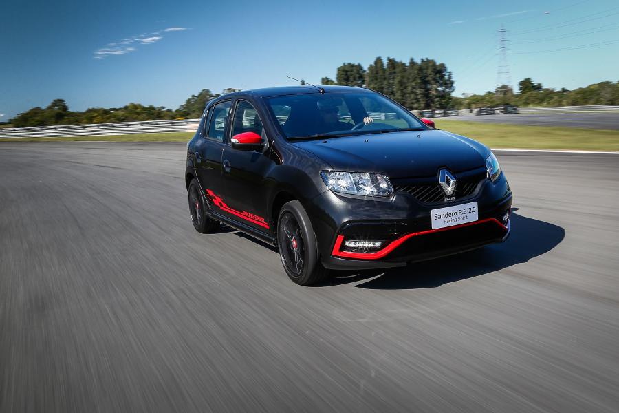  Renault Sandero R.S. 2.0 Racing Spirit 2017 года  (фото 4 из 30)